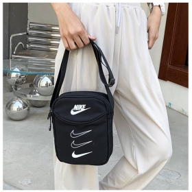 Классическая сумка-барсетка Nike чёрная с фирменным логотипом