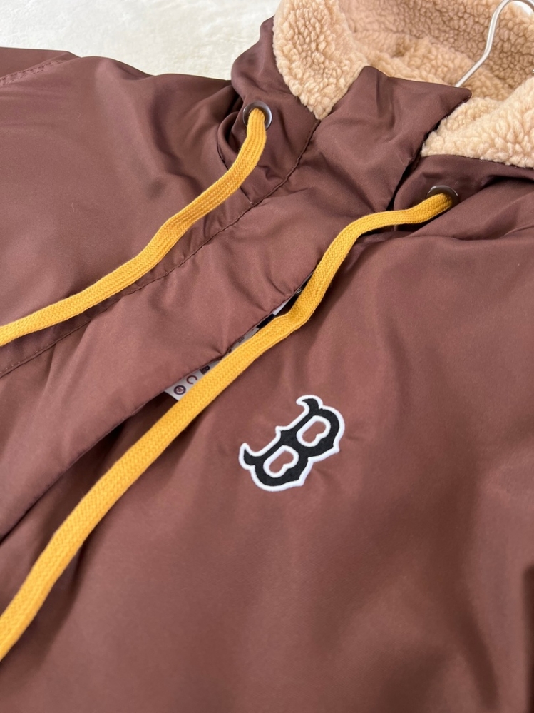Удлинённая тёплая коричневая куртка MLB с флисовым капюшоном