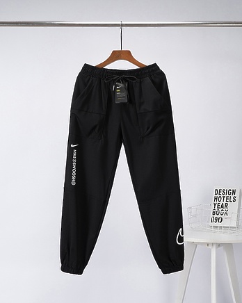 Чёрные спортивки Nike Swoosh c принтом 