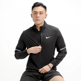 Ветровка Nike чёрная со светоотражающими вставками на рукавах