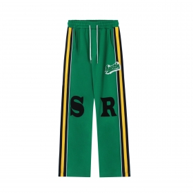 Брендовые зеленые штаны SEVERS с нашивками и черно-желтыми лампасами