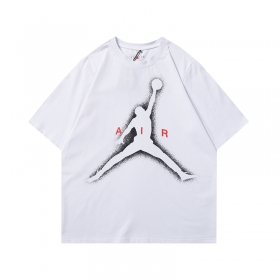 Свободная белая футболка Jordan с рисунком баскетболиста с мячом