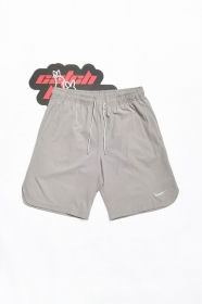 Спортивные шорты с лого Nike на резинке со шнурком серые