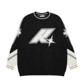 Эффектный черный с белыми вставками свитер Ken Vibe с принтом буквы K