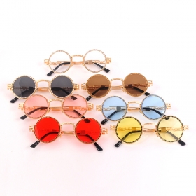 Солнцезащитные очки со стразами вокруг линз в разных цветах