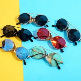 Солнцезащитные очки с металлической оправой и разными цветными линзами
