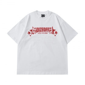 Белая футболка с красным лого на груди и спине от бренда CHOIZE
