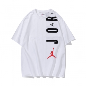 Трендовая с лого бренда белая футболка из хлопка от Jordan