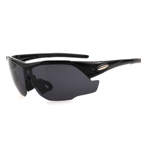 Чёрные солнцезащитные спортивные очки с затемненными линзами