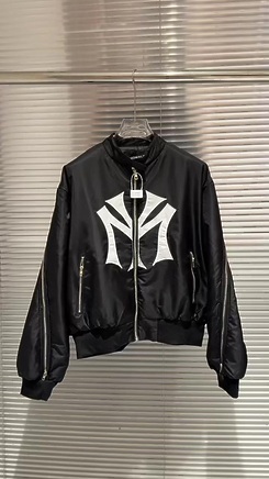 Mowalola куртка черного цвета на молнии с принтами 