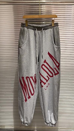Штаны Mowalola светло-серого цвета с красной напечатанной надписью