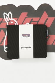 Вместительный чёрный кошелек с логотипом Patagonia