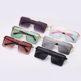 Солнцезащитные очки с цельной линзой в разных цветах