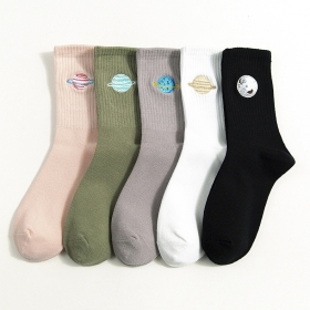 Однотонные хлопковые носки разных цветов с вышитым принтом "Планета"