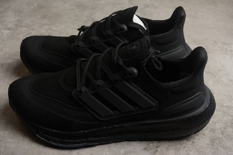 Кроссовки для бега чёрного цвета Adidas PureBoost 23 
