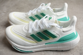 Кроссовки для бега бело-зелёных цветов Adidas ULTRA BOOST 23 