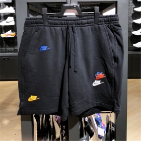 Трикотажные чёрные Nike шорты на резинке с 3-мя карманами