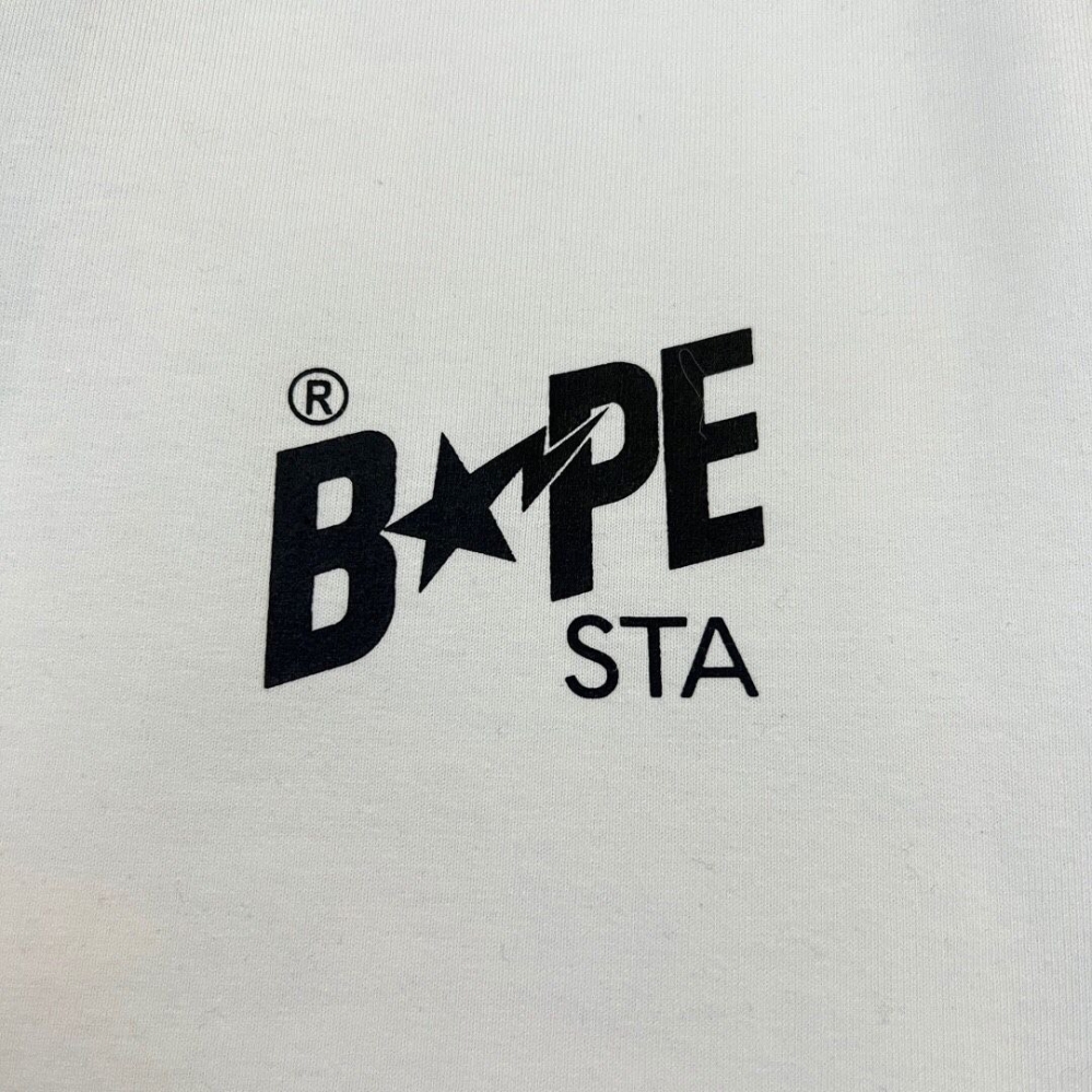 Лаконичная белая футболка Bape STA из хлопка с небольшим лого на груди