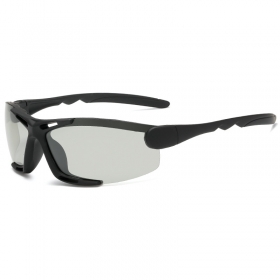 Спортивные очки с узкой дужкой чёрного цвета и серыми линзами