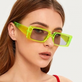 Квадратные солнцезащитные очки с разноцветной оправой
