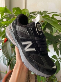 Чёрные кроссовки New Balance 990v5 с белым логотипом оптом