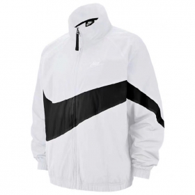 Белая с вышитым лого на груди Nike ветровка свободного кроя