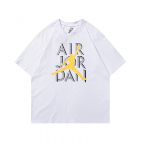 С брендовой надписью футболка Jordan выполненная в белом цвете