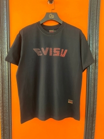 Чёрная с красно-белый логотипом Evisu на груди и спине футболка