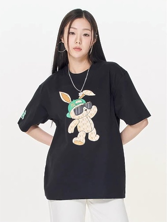 Футболка в черном цвете с принтом кролика в очках MLB