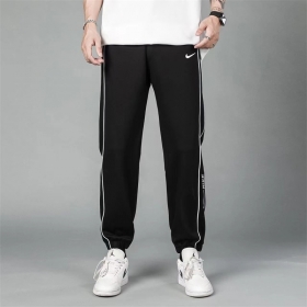 Спортивные штаны на резинке с лого Nike цвет-чёрный