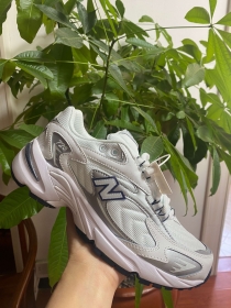 Кроссовки New Balance 725 серо-белого цвета с логотипом оптом