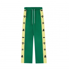Комфортные зеленые штаны SEVERS с бежевыми широкими лампасами