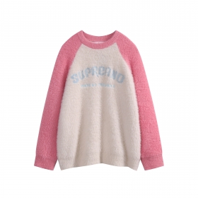 Комфортный свитер NEVERHOOD молочный с розовыми рукавами и надписью