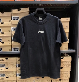 Повседневная с логотипом на груди и спине Nike чёрная футболка