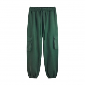 Повседневные зеленые штаны BE THRIVED утянутые внизу резинкой