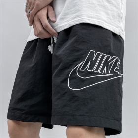 Мужские спортивные шорты с логотипом Nike чёрного-цвета