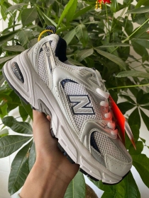 Бежевые кроссовки с логотипом New Balance 530 и высокой подошвой оптом