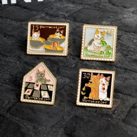 Небольшие аккуратные пины с котиками в виде стильных марок