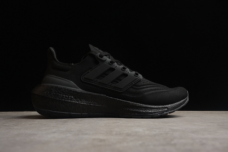 Кроссовки для бега чёрного цвета Adidas PureBoost 23 