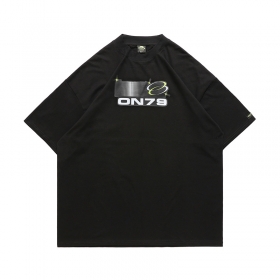 Чёрная с принтом "ON79" футболка от бренда VIV GAE 