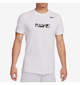 Свободного кроя футболка Nike белого цвета с коротким рукавом