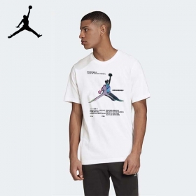 Из качественного материала футболка Nike Jordan в белом цвете