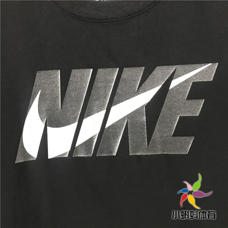 Хлопковая чёрная с лого Nike футболка прямого кроя с коротким рукавом