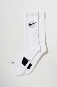 Белые длинные носки Nike с широкой резинкой и вышитым логотипом
