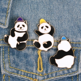 Пины-значки в виде панд в разных позах и шапках разных цветов