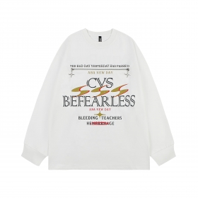 Стильный белый свитшот Befearless с брендовыми надписями с двух сторон