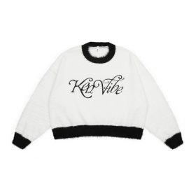 Белый короткий свитер Ken Vibe с черными манжетами на рукавах и внизу