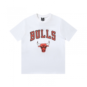 Оверсайз белая хлопковая футболка Jordan с брендовым принтом команды 