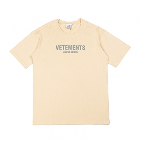Брендовая светло-бежевая футболка VETEMENTS WEAR с лого на груди