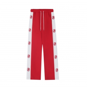 Стильные с белыми лампасами и лого красные штаны от бренда SEVERS